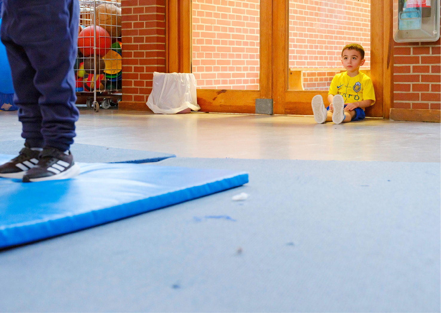 Alltagssituation „Ausgrenzung abwenden und Übergriffe deeskalieren“ mit Sprache und Kommunikation verknüpfen