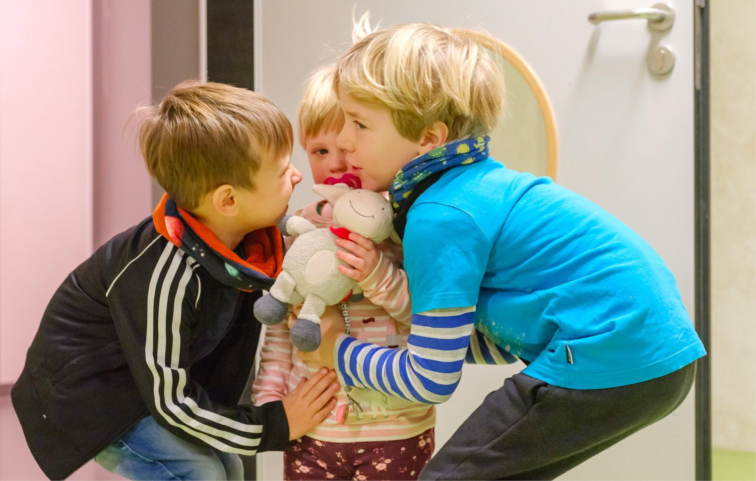 Alltagssituation „Bringen und Abholen“ mit Sprache und Kommunikation verknüpfen